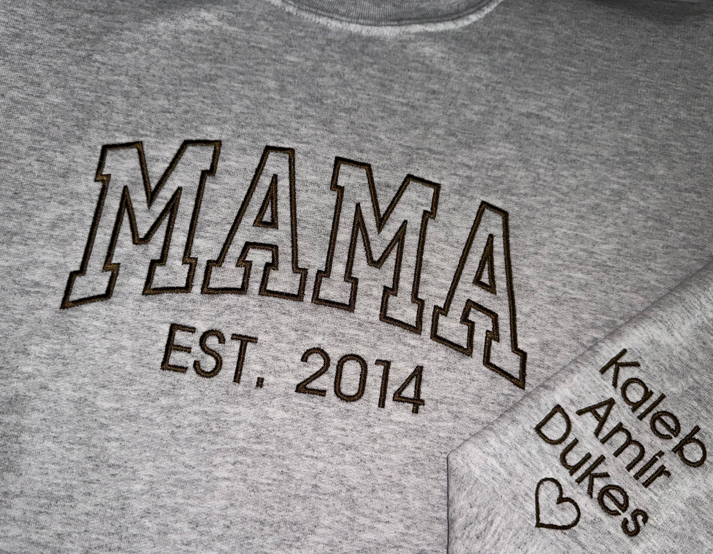 EMBROIDERED MAMA SWEATSHIRT
