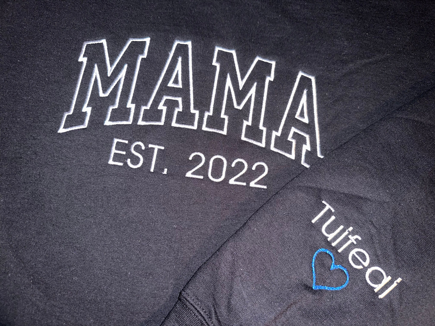 EMBROIDERED MAMA SWEATSHIRT