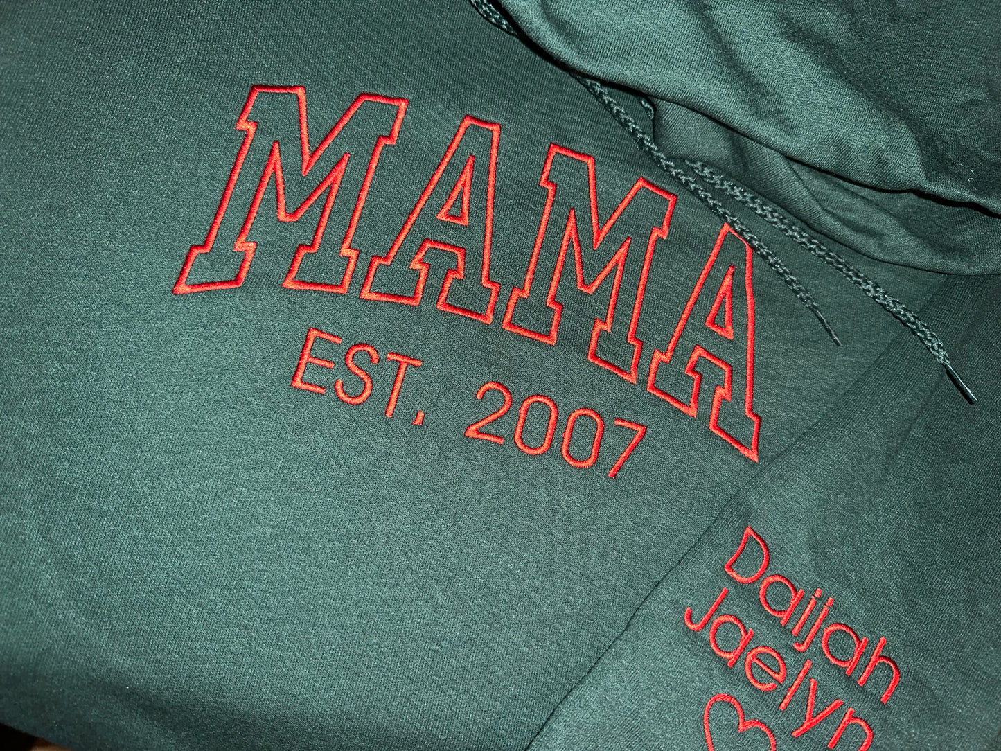 EMBROIDERED MAMA SWEATSHIRT